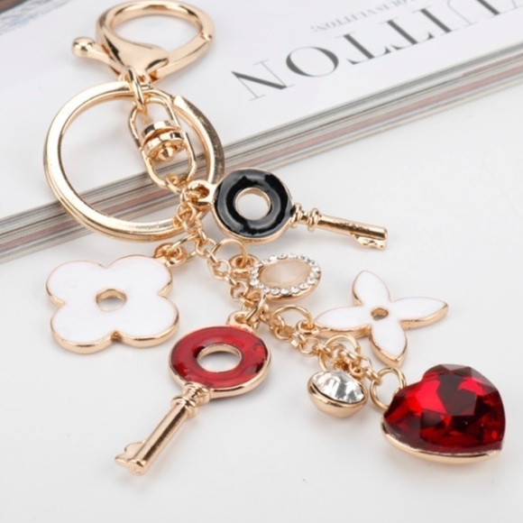 DESIGNER Inspired Flower and Heart Keychain/ Purse Charm - Picture 5 of 8